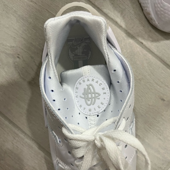 Nike Huarache White size 10 women - Picture 5 of 7